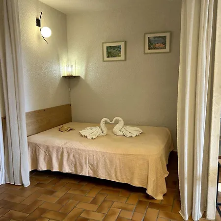 Апартаменти Avec Piscine Et Parking - 4 Pers. - Fr-1-226a-214